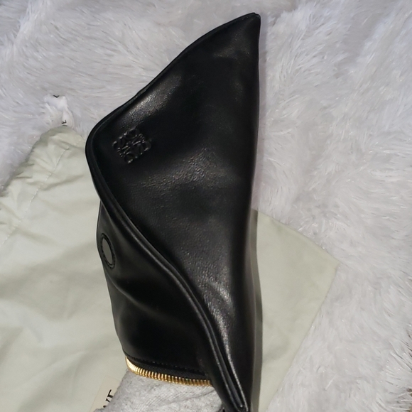 📣Loewe 🚨PRICE DROP🚨 RARE Black Bolso Triangle📣 - Picture 9 of 13